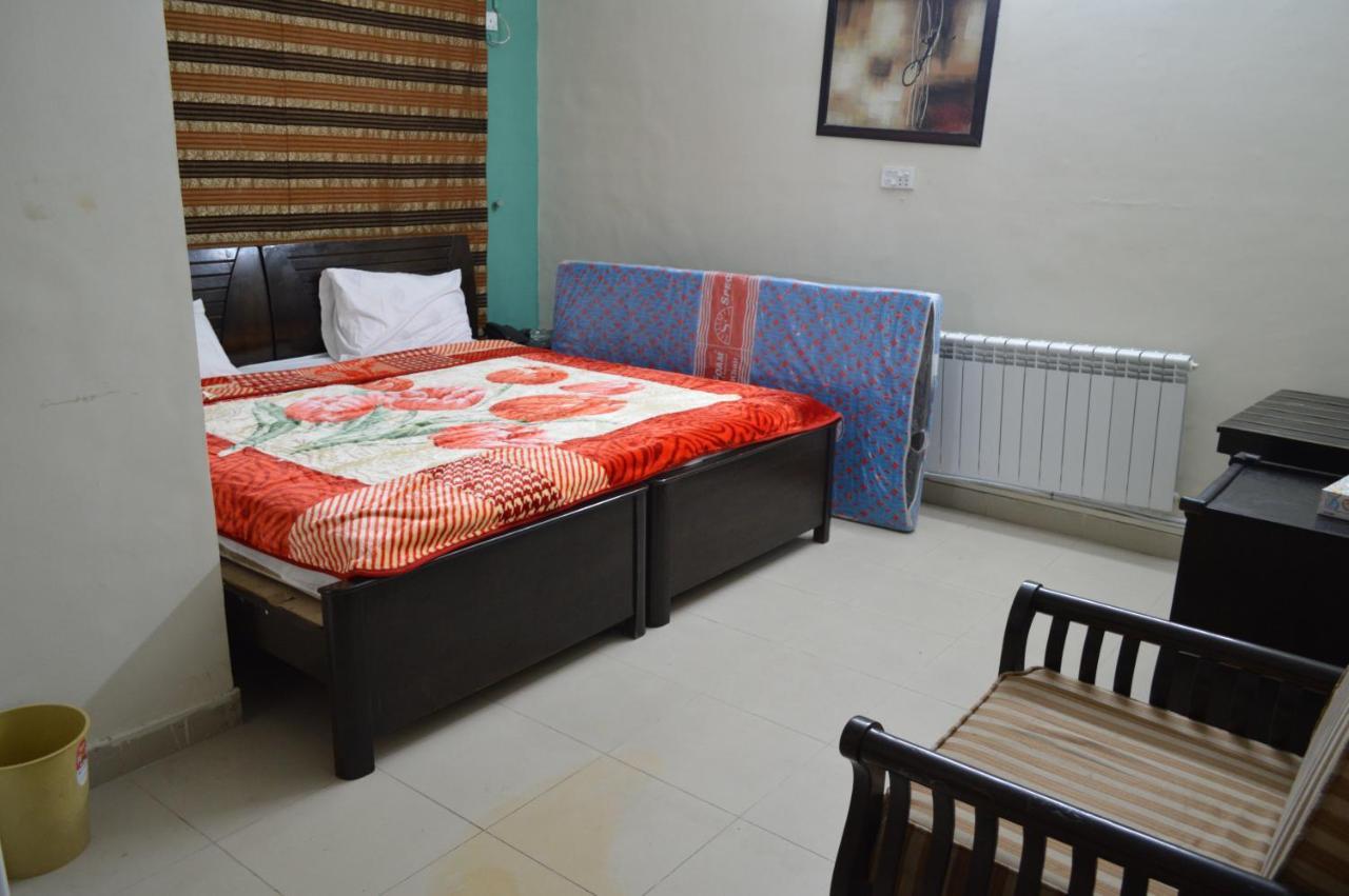 Royal Manor F-10 Bed & Breakfast Islamabad Luaran gambar